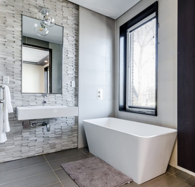 small modern bathroom | NL Dream Interiors